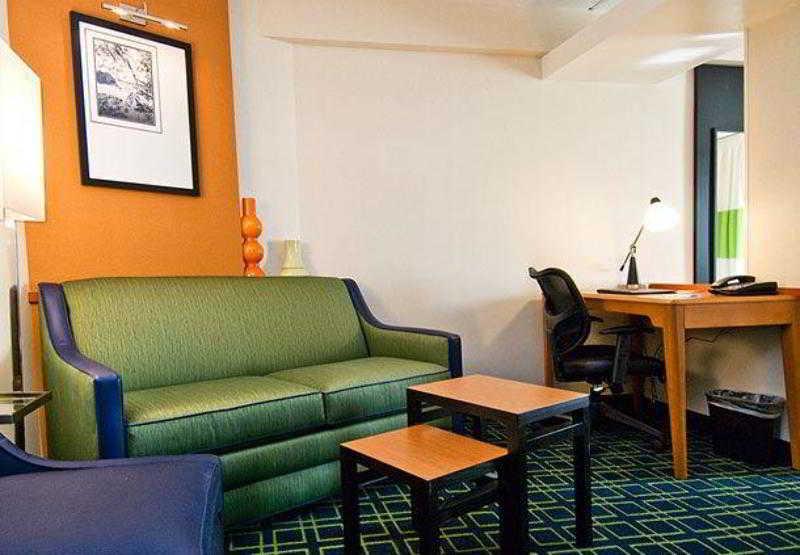 普莱恩维尔Fairfield Inn&Suites酒店 外观 照片