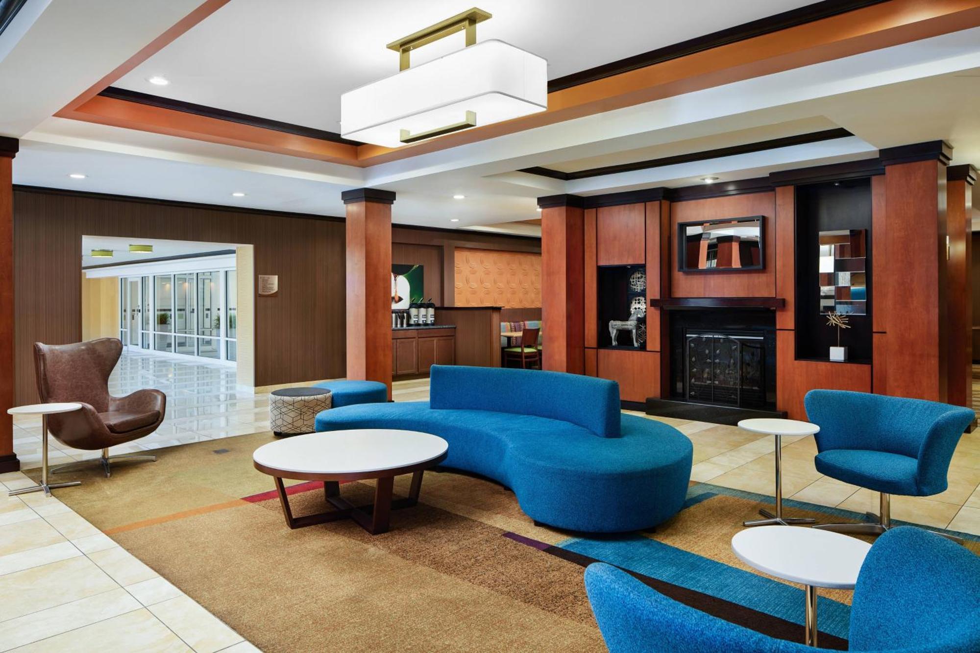 普莱恩维尔Fairfield Inn&Suites酒店 外观 照片