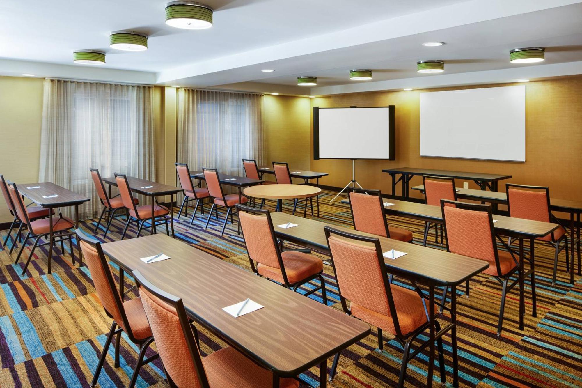 普莱恩维尔Fairfield Inn&Suites酒店 外观 照片