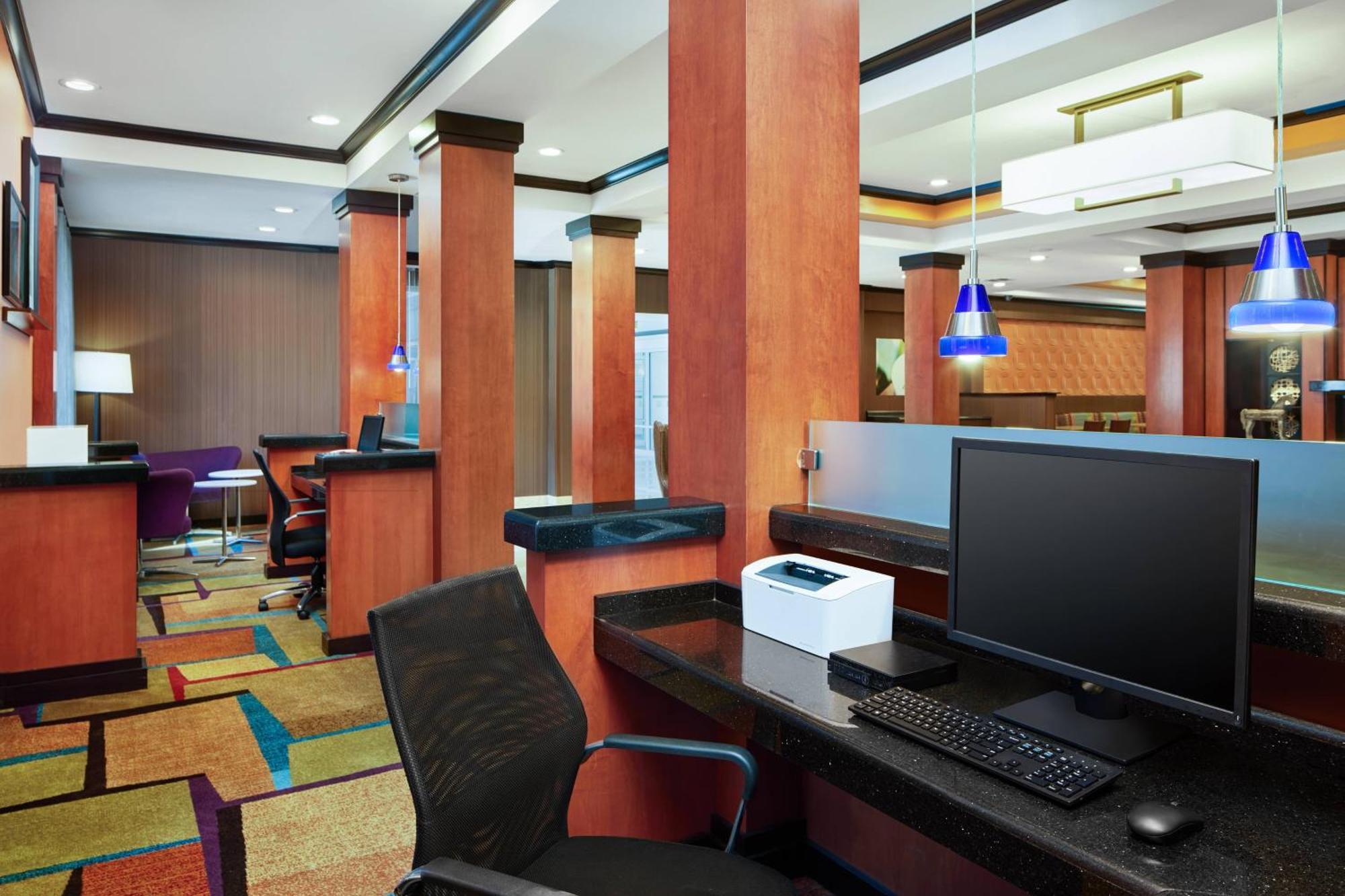 普莱恩维尔Fairfield Inn&Suites酒店 外观 照片