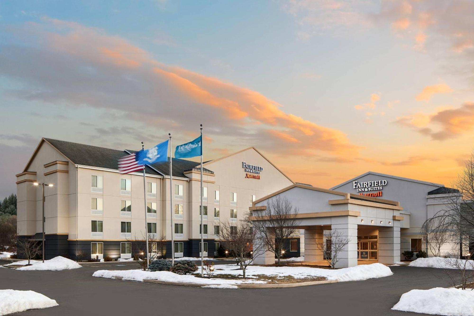 普莱恩维尔Fairfield Inn&Suites酒店 外观 照片