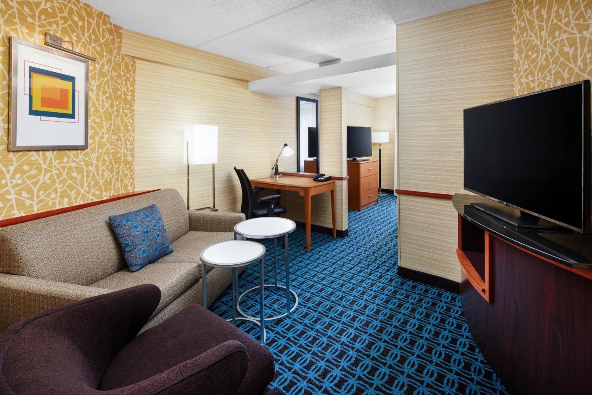普莱恩维尔Fairfield Inn&Suites酒店 外观 照片