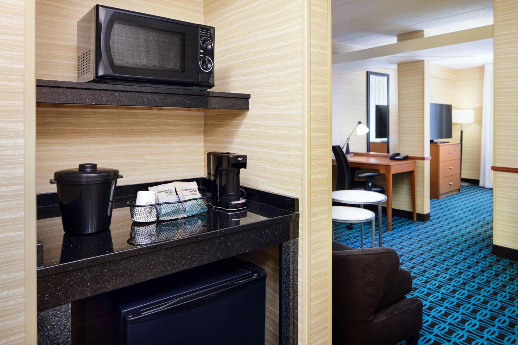 普莱恩维尔Fairfield Inn&Suites酒店 外观 照片